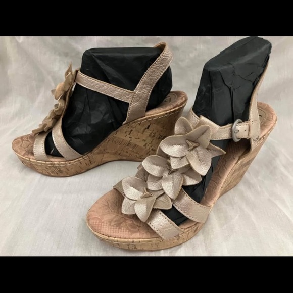 Women's size 10 B.O.C. Bronze Tan platform / wedge Sandals - Picture 2 of 13